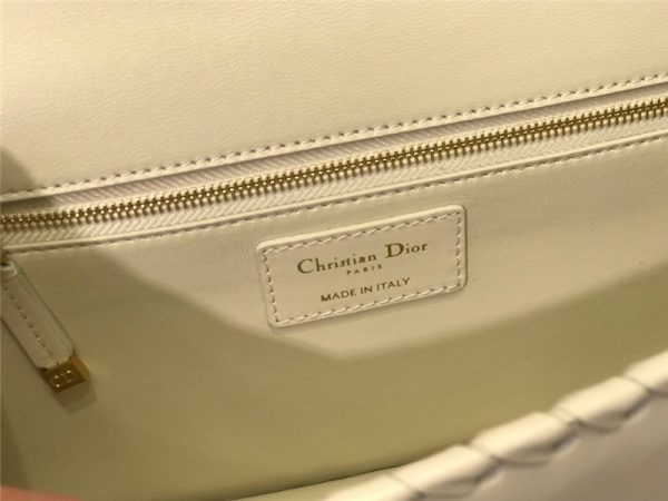 30 montaigne dior CD bag white - Image 6
