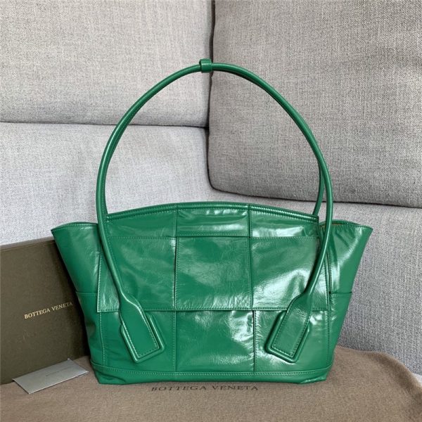 bottega veneta arco slouch bag green