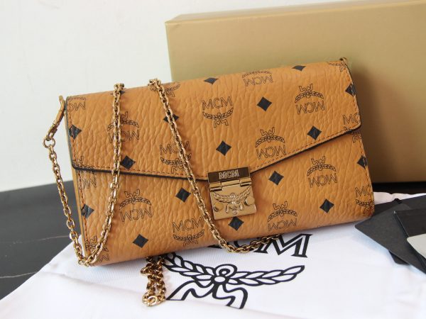 Mcm Medium Envelope Chain Flap Crossbody Bag - Image 5