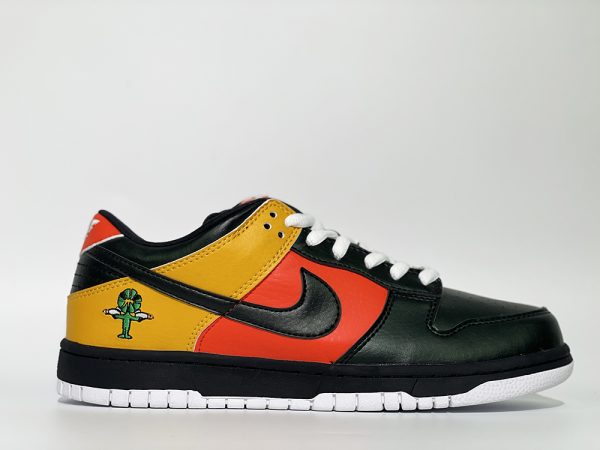 Dunk SB Low Raygun Replica
