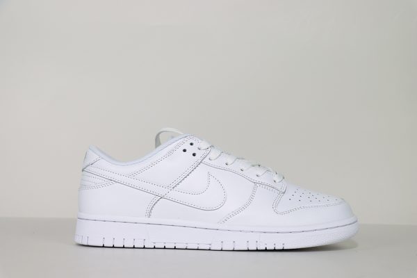 DUNK LOW “TRIPLE WHITE”