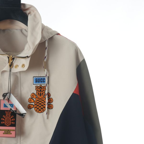 GUCCI 22FW Pineapple Embroidered Zipper Pocket Hooded Windbreaker Jacket - Image 4