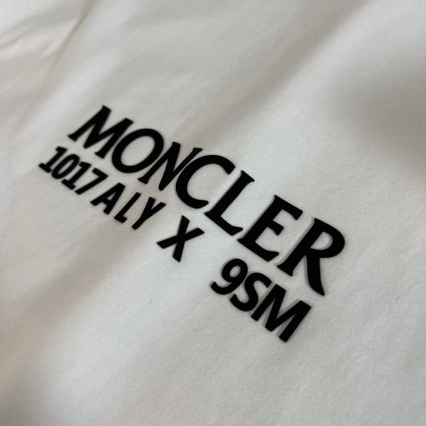 Moncler / Mengkou spring and summer new products three standard complete T-shirt short sleeves - Image 9