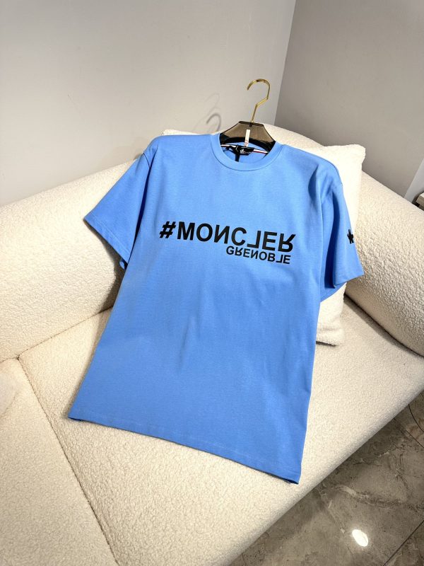 Moncler Mengkou Men and women with the same style couples spring and summer latest counters with the same style, trendy brand logo casual short-sleeved T-shirt