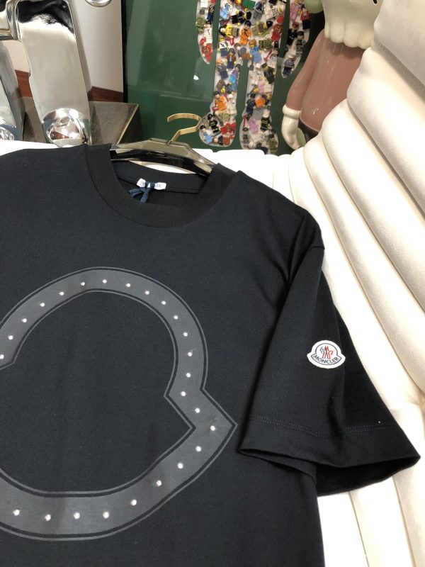 Moncler Mengkou Men and women with the same style couples spring and summer latest counters with the same style, trendy brand logo casual short-sleeved T-shirt - Image 3