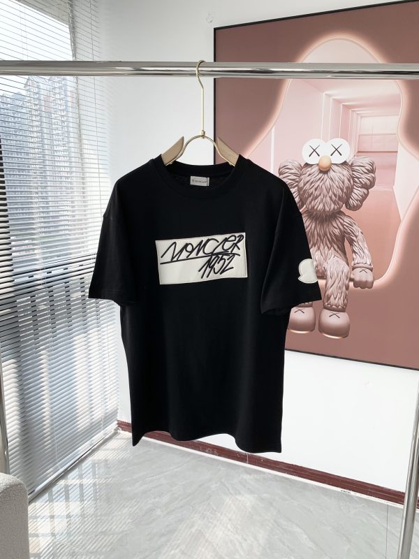 Moncler Mengjia 2023 spring and summer men's and women's same style ? lovers' latest trade order short-sleeved T-shirt, full product