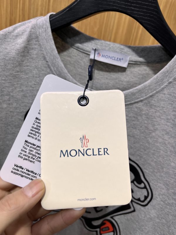 Moncler Mengkou 2022 spring and summer new original single men's round neck short-sleeved T-shirt is sold at the counter simultaneously, high-end customization, simple fashion and versatile - Image 11