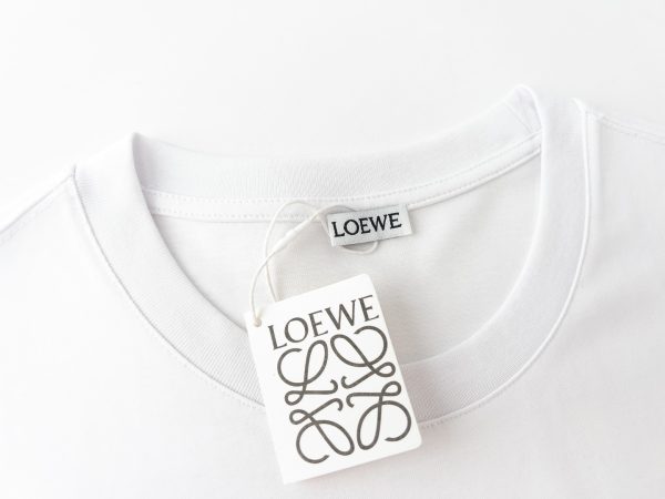 LOEWE / neon embroidery fluorescent powder short-sleeved T-shirt The effect of spraying monkeys on the chest is very recognizable   Each needle and thread is fine. Japanese Tajima embroidery machine hollow embroidery. This embroidery has a super three-dimensional effect and a density of more than 40,000 needles. - Image 14