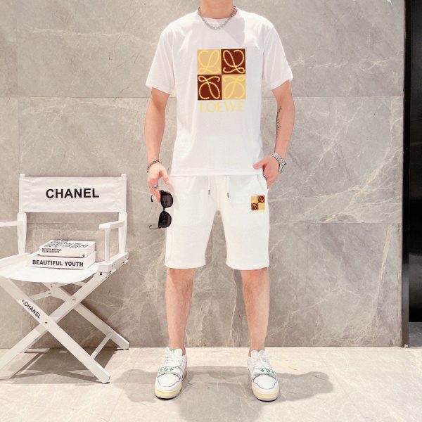 LOEWE ] 2023 new men's short-sleeved shorts suit! Simultaneous sales on the official website! High-end version on the market! Delicate and soft to the touch! Let you wear more comfortable - Image 3