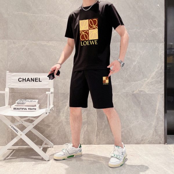 LOEWE ] 2023 new men's short-sleeved shorts suit! Simultaneous sales on the official website! High-end version on the market! Delicate and soft to the touch! Let you wear more comfortable - Image 5