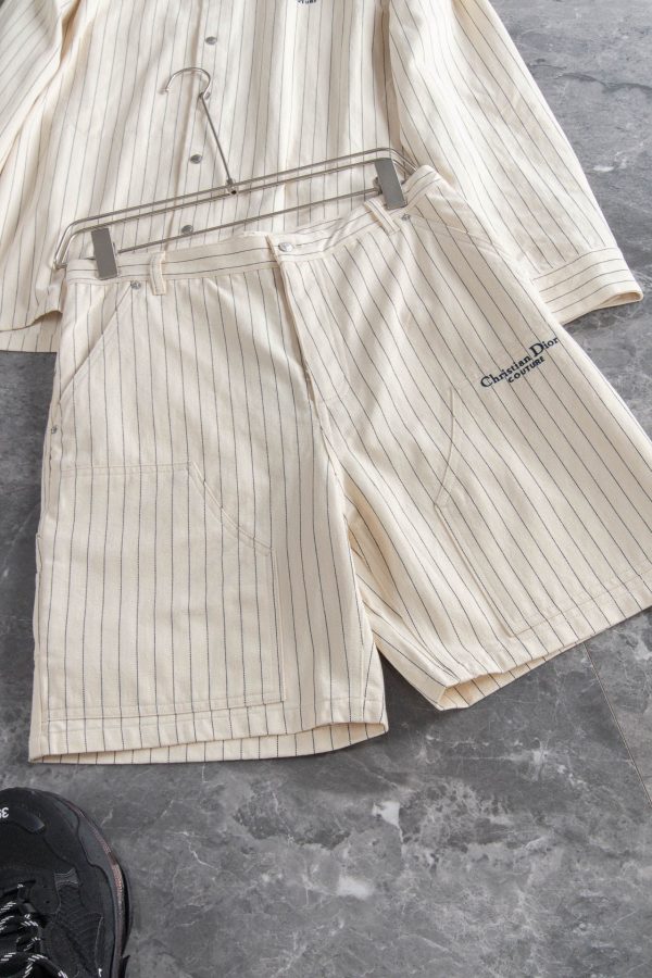 Dior/ stripe embroidery apricot jeans! Special counter 7000k to buy the original pattern opening, fixed weaving, fixed dyeing, stripe cycle pure cotton denim denim fabric, the original gray fabric is washed and desizing treatment, and the hand feel is restored to the fabric surface, and the fluffy feeling is super silky - Image 5