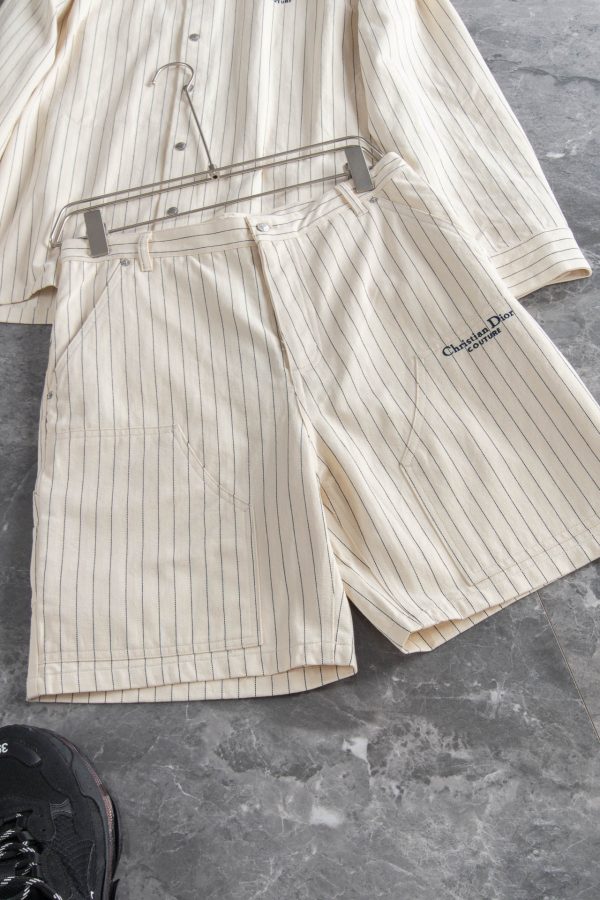 Dior/ stripe embroidery apricot jeans! Special counter 7000k to buy the original pattern opening, fixed weaving, fixed dyeing, stripe cycle pure cotton denim denim fabric, the original gray fabric is washed and desizing treatment, and the hand feel is restored to the fabric surface, and the fluffy feeling is super silky - Image 11