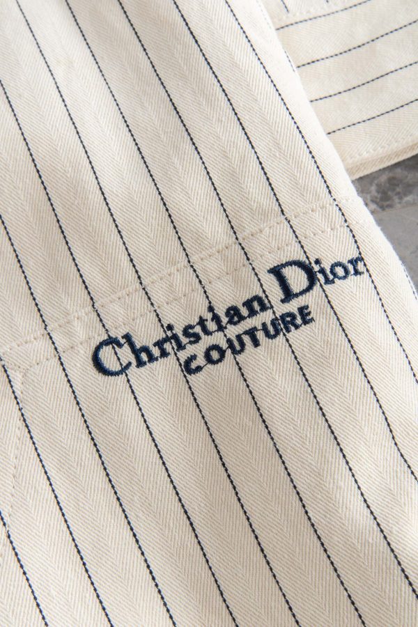 Dior/ stripe embroidery apricot jeans! Special counter 7000k to buy the original pattern opening, fixed weaving, fixed dyeing, stripe cycle pure cotton denim denim fabric, the original gray fabric is washed and desizing treatment, and the hand feel is restored to the fabric surface, and the fluffy feeling is super silky - Image 14
