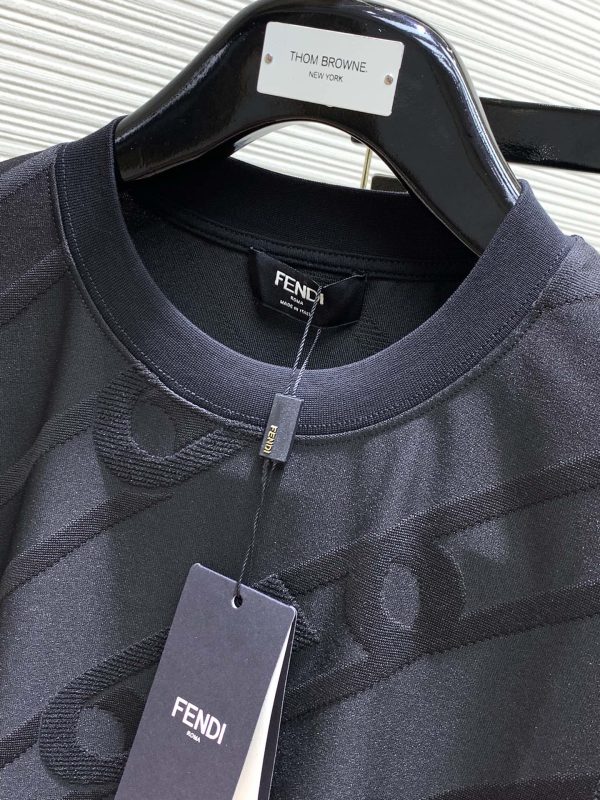 A set of FENDI, the latest summer product of 2023, is available at counters at the same time, the original order is ruthless, casual and fashionable round neck short-sleeved suit - Image 5