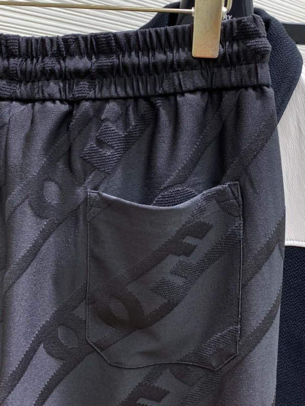 A set of FENDI, the latest summer product of 2023, is available at counters at the same time, the original order is ruthless, casual and fashionable round neck short-sleeved suit - Image 15