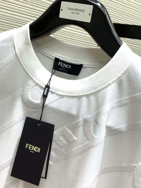 A set of FENDI, the latest summer product of 2023, is available at counters at the same time, original order, casual and fashionable round neck short-sleeved suit, imported - Image 3