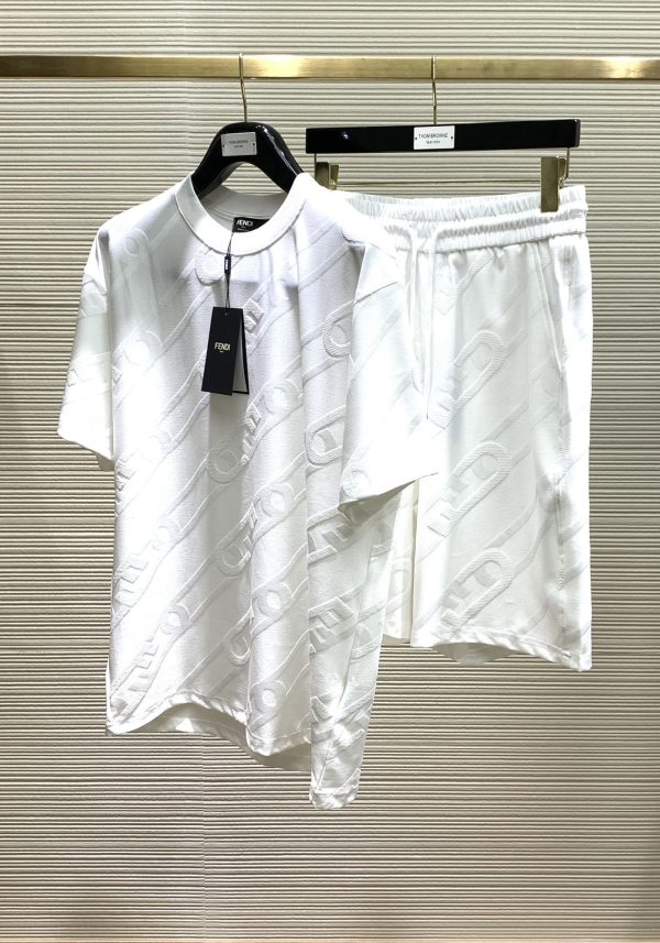 A set of FENDI, the latest summer product of 2023, is available at counters at the same time, original order, casual and fashionable round neck short-sleeved suit, imported