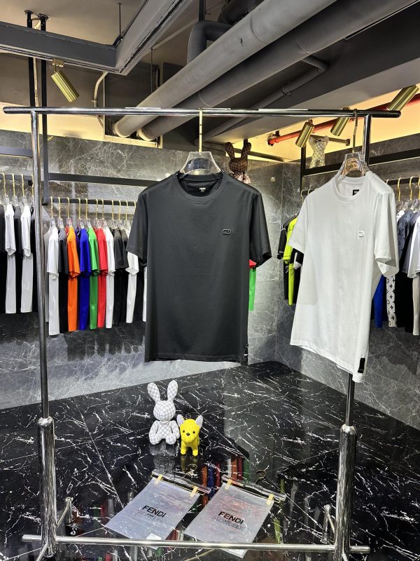 Fendi23ss counter with the same round neck short-sleeved T-shirt custom fabric The fabric is made of original elastic suede skin-friendly fabric