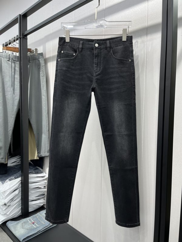 FENDI2023 spring and summer men's jeans. High-end ready-to-wear series, a single product with a strong sense of design, high-end specific denim fabrics