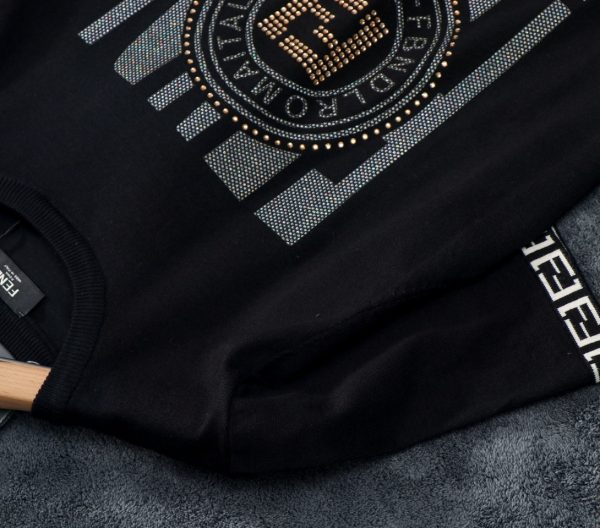Fendi, 22s spring and summer new knitted Logo short-sleeved T-shirt! Unisex, this T-shirt combines a classic silhouette with refined knit details - Image 8