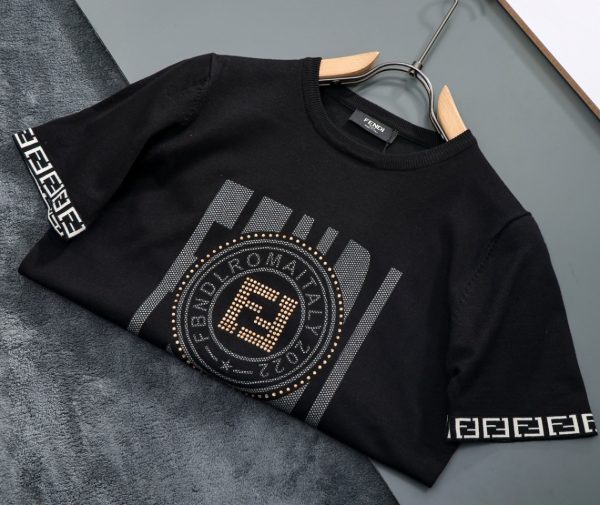 Fendi, 22s spring and summer new knitted Logo short-sleeved T-shirt! Unisex, this T-shirt combines a classic silhouette with refined knit details - Image 5