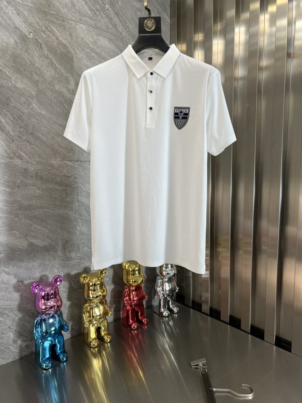 Fendi/Spring/Summer New Products Three standard complete. Thin section, non-marking, light luxury lapel short-sleeved Polo shirt. The upper body is very comfortable. Good products don’t need too much introduction.