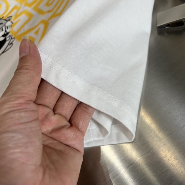 Fendi/ spring and summer new products three standard complete cotton short-sleeved T-shirt chest embroidery brush craft design upper body comfort is excellent no need for too much introduction - Image 4