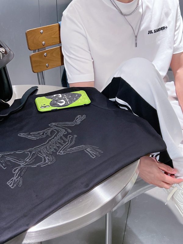2023 spring and summer new products. Jilsander's Arc'teryx joint model, this joint series fully meets the expectations of fans, allowing consumers to discover that Arc'teryx, a brand that achieves the ultimate in alpine outdoor technology, can also achieve the ultimate in fashion sense of T-shirts - Image 16