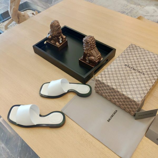 Balenciaga2023 (2023 official latest printed B-pattern magnet folding box packaging) Multi-color spring and summer beauty ? (Top version, exclusive release.) Balenciaga? brand "moon-shaped hollow inside", net red big head drag. ?The much-anticipated casual model? - Image 6