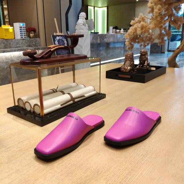 ? ? Balenciaga2023 (2023 official latest printed B-pattern magnet folding box packaging) Multi-color spring and summer beauty ? (Top version, exclusive release.) In spring and summer, the first choice for online celebrities is the beautiful product with printed Logo soles and letter logo casual lazy slippers. - Image 4