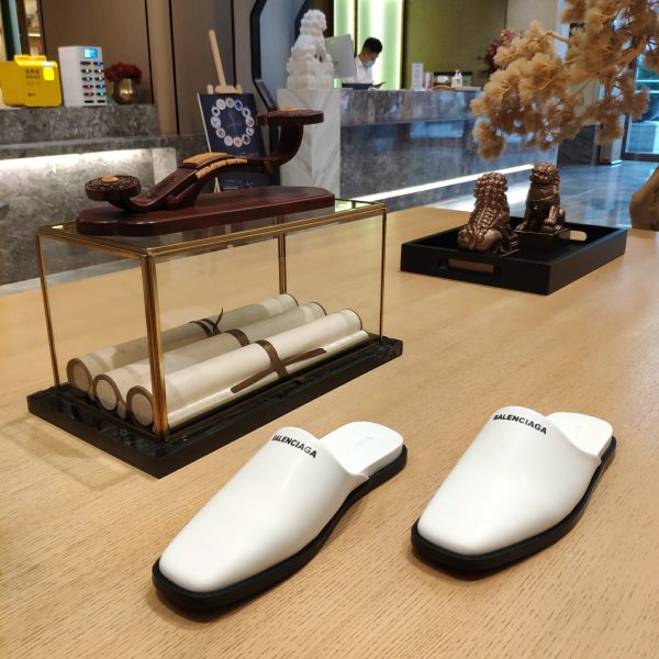 ? ? Balenciaga 2023 Spring/Summer 2023 Spring/Summer Internet celebrity first choice beautiful products full of printed Logo soles, letter logo casual lazy slippers - Image 4