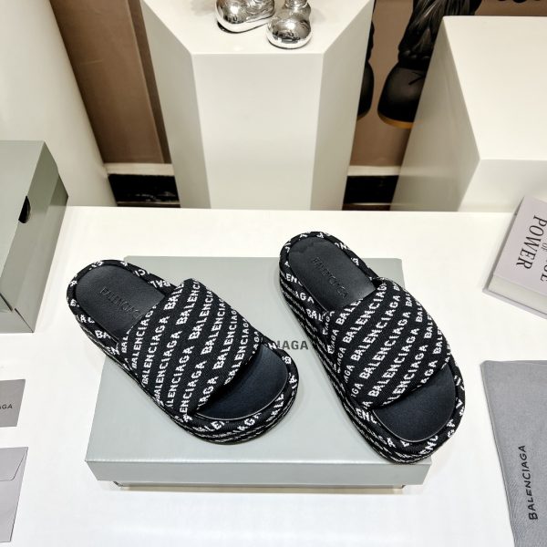 Must-have slippers in this IN era Balenciaga Internet celebrity with the same style muffin sandals - Image 9