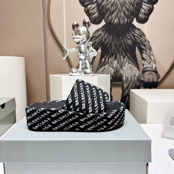 Must-have slippers in this IN era Balenciaga Internet celebrity with the same style muffin sandals - Image 6
