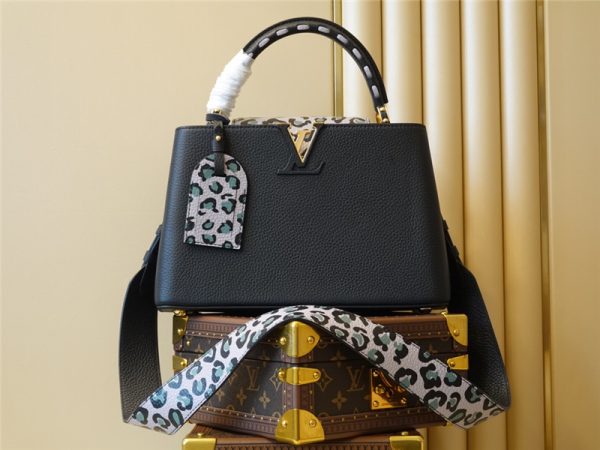 louis vuitton lv capucines medium bag black