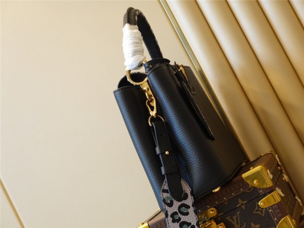 louis vuitton lv capucines medium bag black - Image 9