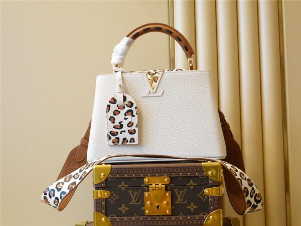 louis vuitton lv capucines bb bag