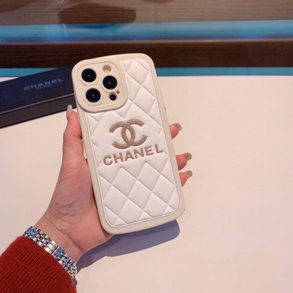 Chanel mobile phone case flower camera hole glitter logo all-inclusive mobile phone case feels comfortable
