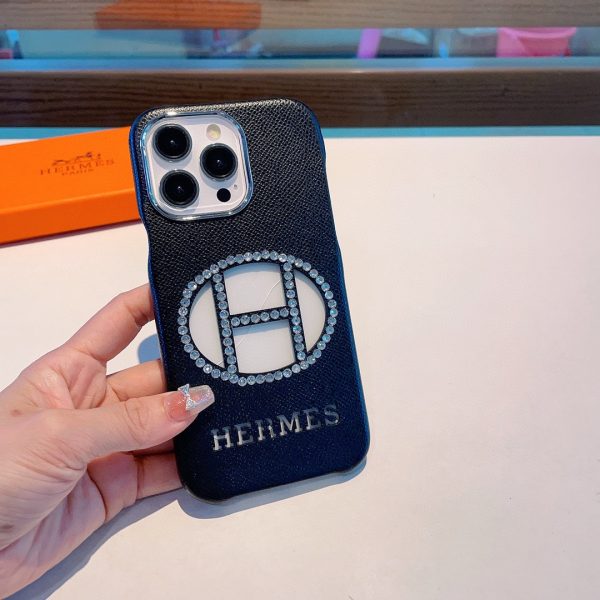 Hermes hollow cooling mobile phone case fully hand-drilled camera hole with metal ring high-end luxury hollow three-pack mobile phone case black
