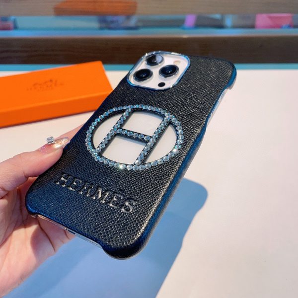 Hermes hollow cooling mobile phone case fully hand-drilled camera hole with metal ring high-end luxury hollow three-pack mobile phone case black - Image 5
