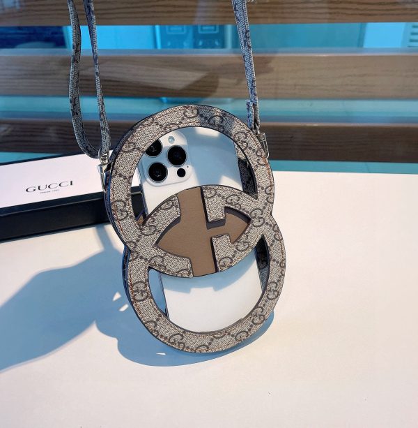 GUCCI big logo three-dimensional universal mobile phone bag leather cross-body mobile phone bag shoulder strap adjustable three-dimensional shape fashion trend