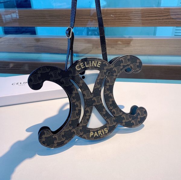 CELINE big logo three-dimensional universal mobile phone bag leather cross-body mobile phone bag shoulder strap adjustable three-dimensional shape fashion trend