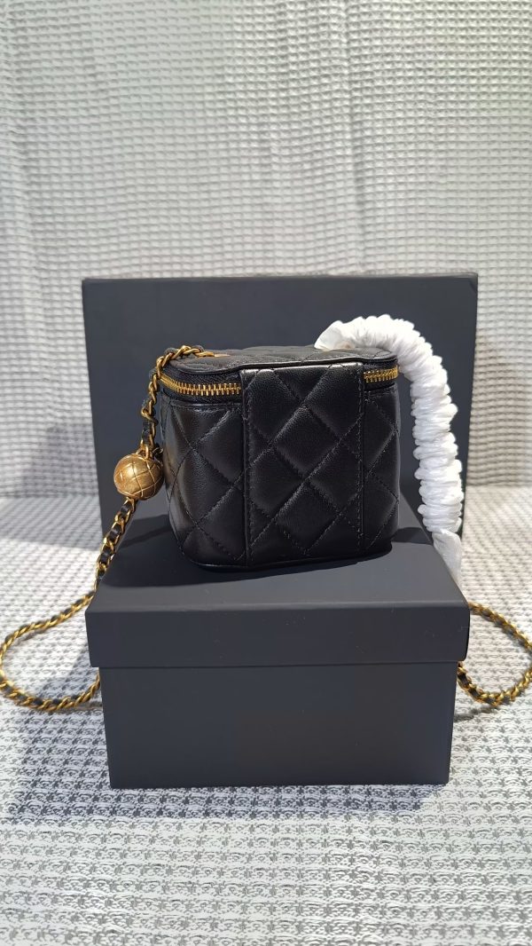 Chanel wallet model 2158 woc Wallet on chain with small gold ball chain - Image 3