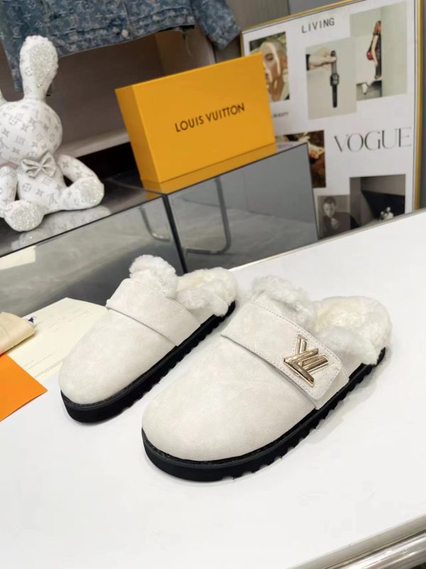 2023 new arrivals Louis Vuitton flat slippers white
