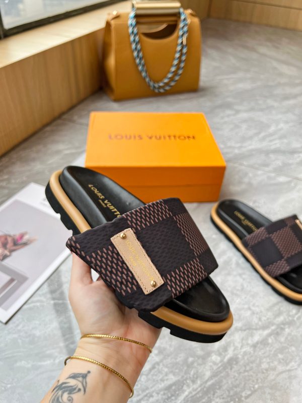 2024 Hit Embossed Logo Embossed Sandals This Pool Pillow Comfort Flat Slipper - Image 6