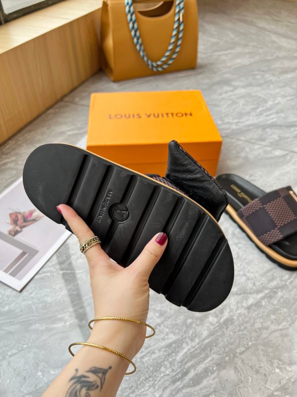 2024 Hit Embossed Logo Embossed Sandals This Pool Pillow Comfort Flat Slipper - Image 9