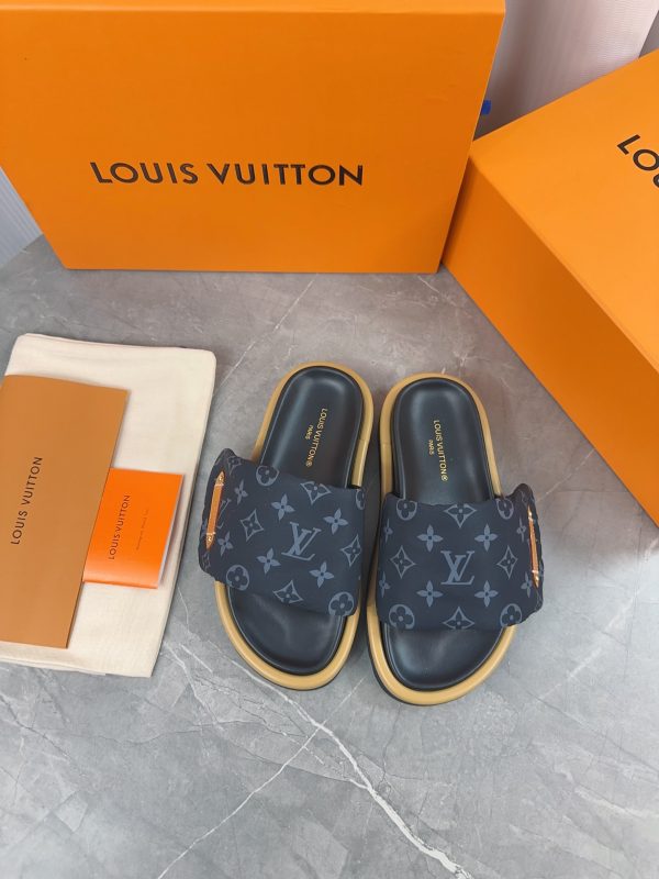 2024 Hit Embossed Logo Embossed Sandals This Pool Pillow Comfort Flat Slipper blue