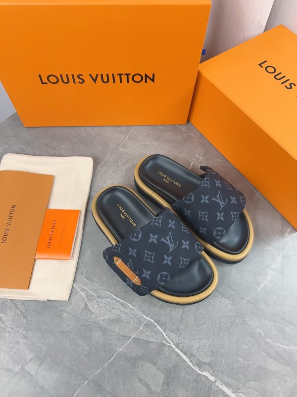 2024 Hit Embossed Logo Embossed Sandals This Pool Pillow Comfort Flat Slipper blue - Image 5