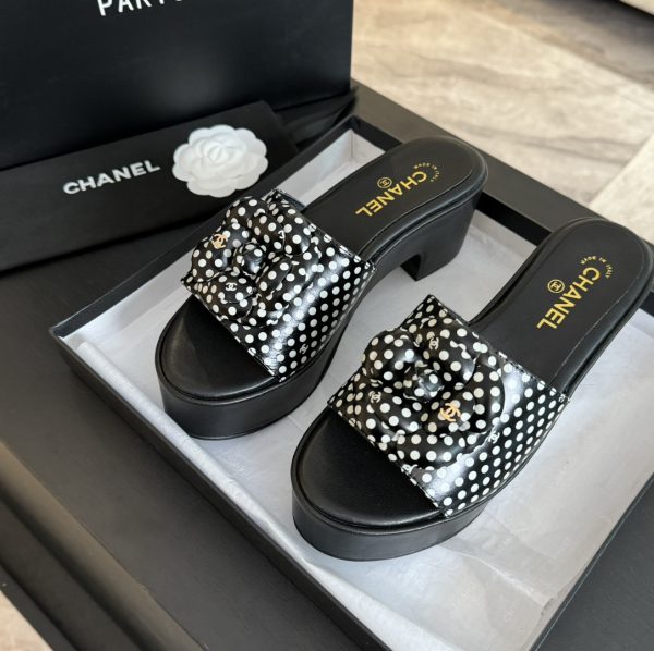 Chanel small fragrance in the ancient text tag double gram flower platform heeled slippers A