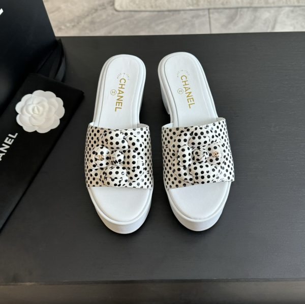 Chanel small fragrance in the ancient text tag double gram flower platform heeled slippers B