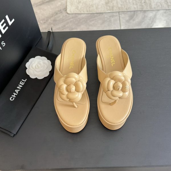 Chanel small fragrance in the ancient text tag double gram flower platform heeled slippers F